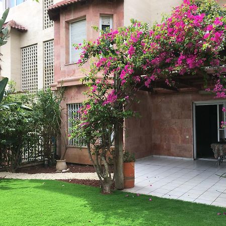 Pool & Garden Apart otel Rechovot Dış mekan fotoğraf